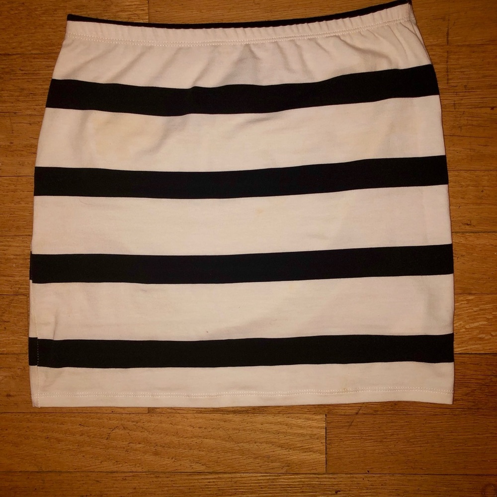 ⚡️H&M⚡️ Tight Fitted Skirt - Picture 2 of 3